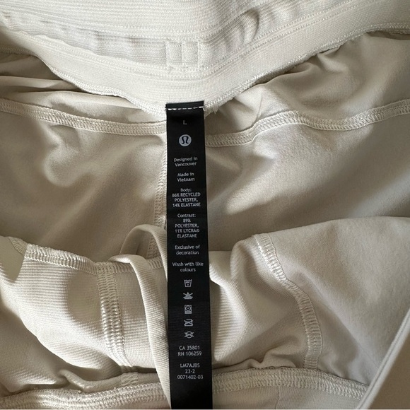 Lululemon T.H.E. Linerless Short 9" Cream - Picture 8 of 12